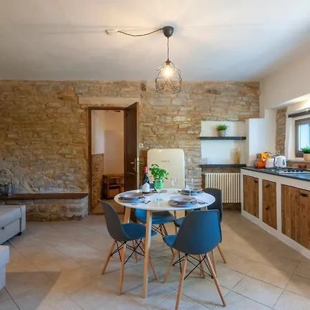 4 Bedroom Stunning In Holiday home Mergo